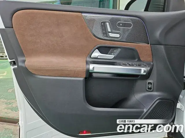 Mercedes-Benz GLB-Class 2026 — Фото 4/12