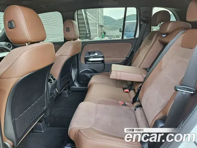Mercedes-Benz GLB-Class 2026 — Фото 7/12