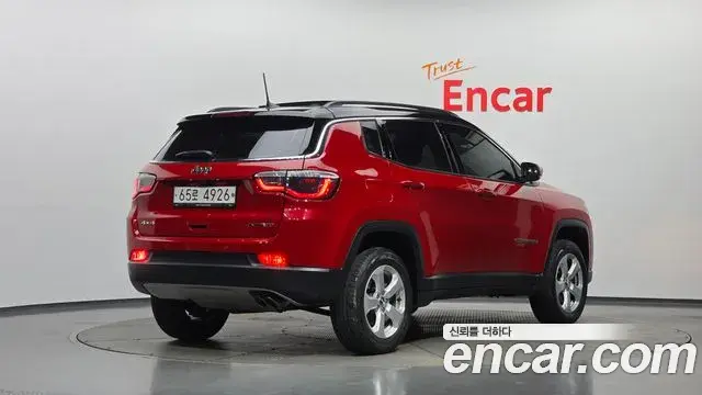 Jeep Compass 2018 — Фото 2/20