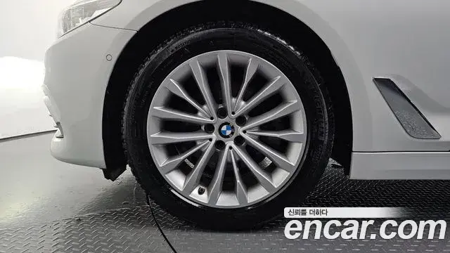 BMW 5 Series 2018 — Фото 4/20