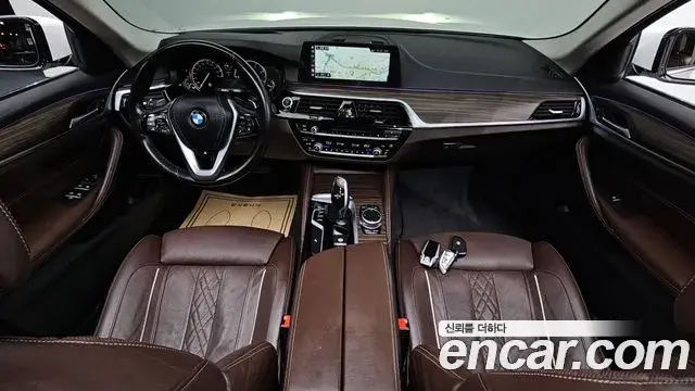 BMW 5 Series 2018 — Фото 10/20