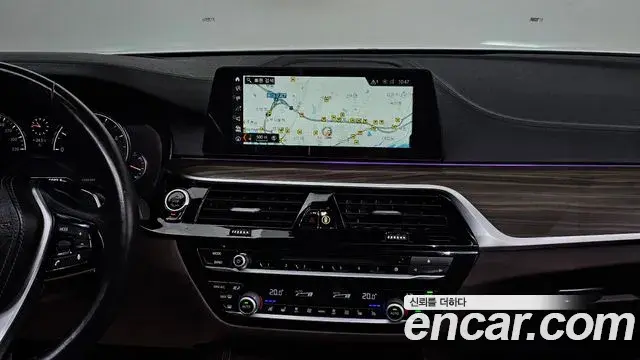 BMW 5 Series 2018 — Фото 14/20