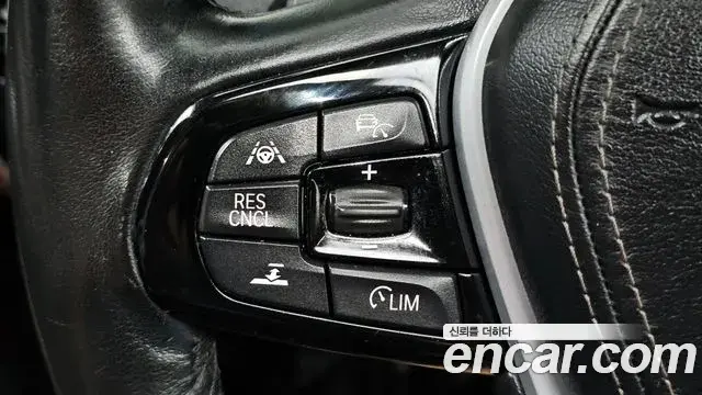 BMW 5 Series 2018 — Фото 18/20