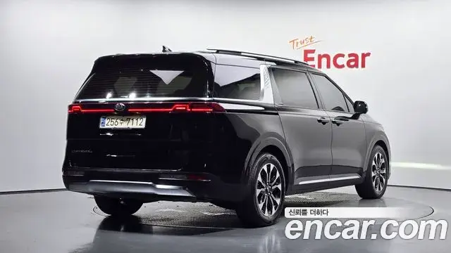 Kia Carnival 2021 — ფოტო 28/31