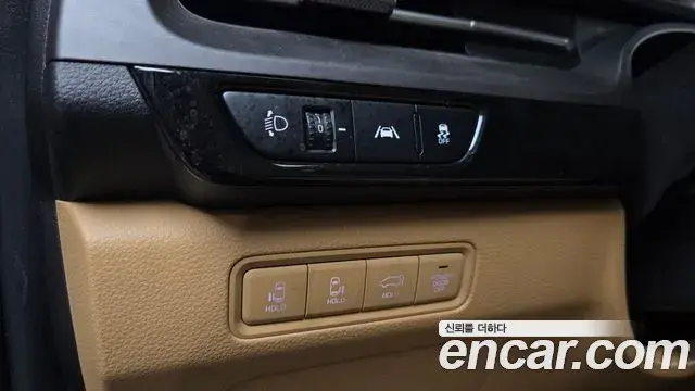 Kia Carnival 2021 — ფოტო 13/31