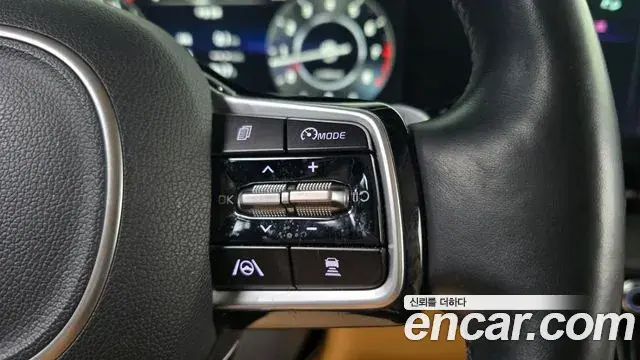 Kia Carnival 2021 — ფოტო 23/31