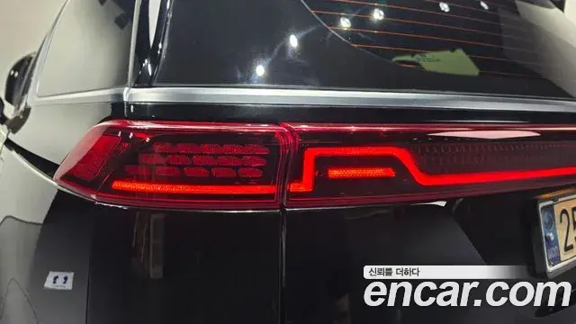 Kia Carnival 2021 — ფოტო 17/31