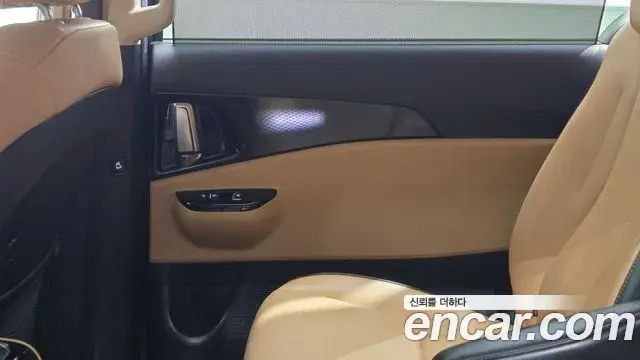 Kia Carnival 2021 — ფოტო 20/31