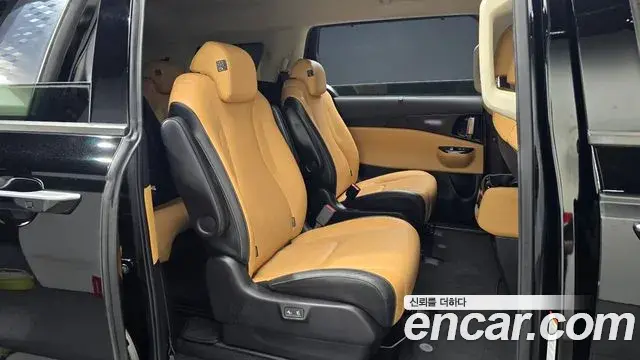 Kia Carnival 2021 — ფოტო 11/31