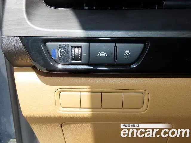 Kia Carnival 2023 — Фото 12/20
