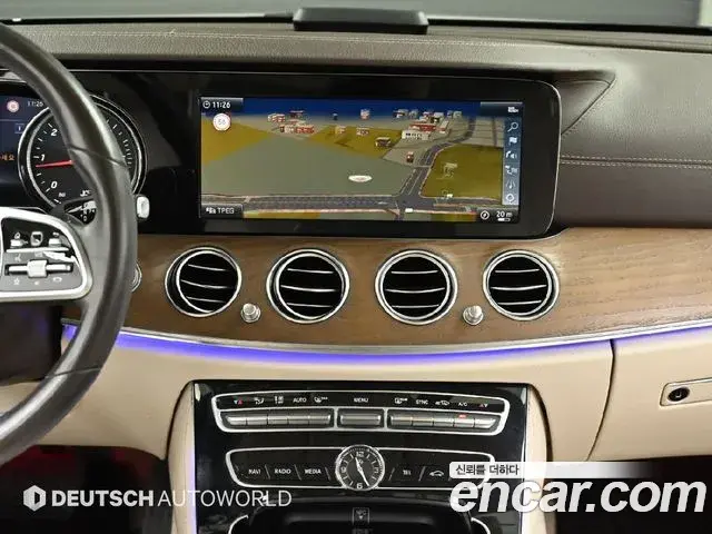 Mercedes-Benz E-Class 2019 — Фото 13/20