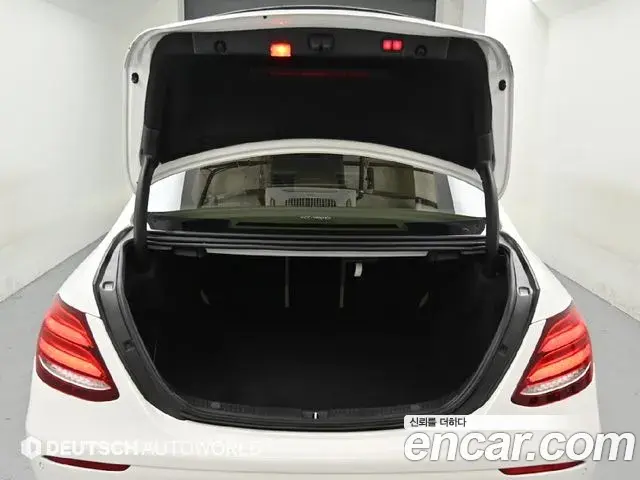 Mercedes-Benz E-Class 2019 — Фото 20/20