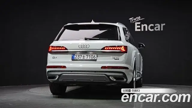 Audi Q7 2022 — Фото 4/20