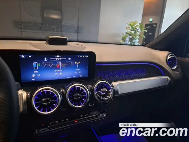 Mercedes-Benz GLB-Class 2025 — Фото 12/20