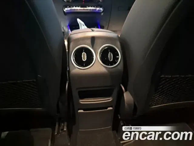 Mercedes-Benz GLB-Class 2025 — Фото 18/20