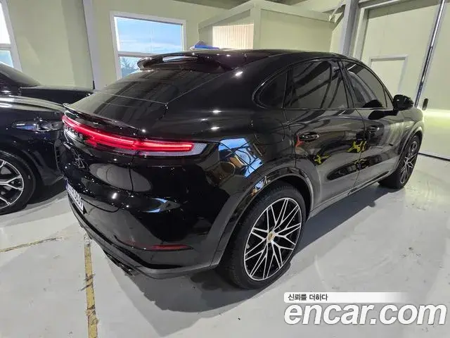 Porsche Cayenne 2025 — Фото 1/20