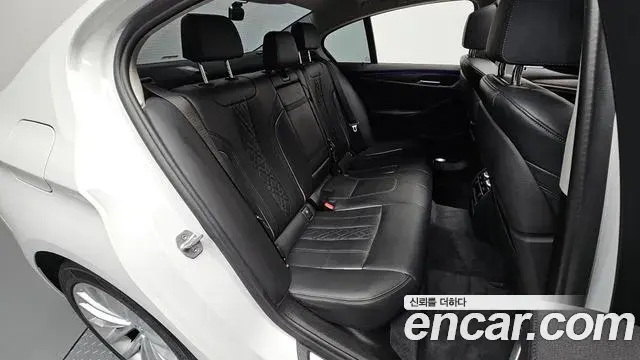 BMW 5 Series 2018 — Фото 10/20