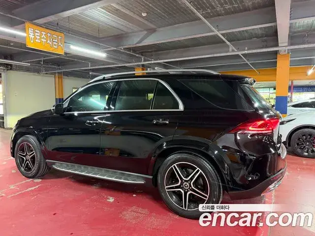 Mercedes-Benz GLE-Class 2021 — Фото 1/20
