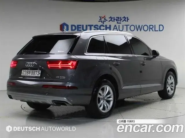 Audi Q7 2019 — Фото 1/20