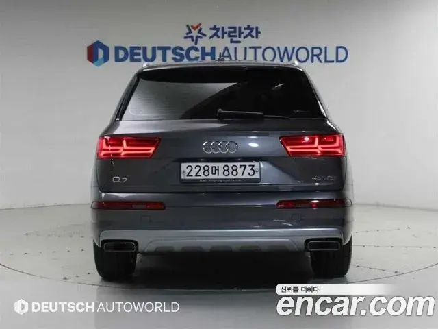 Audi Q7 2019 — Фото 3/20