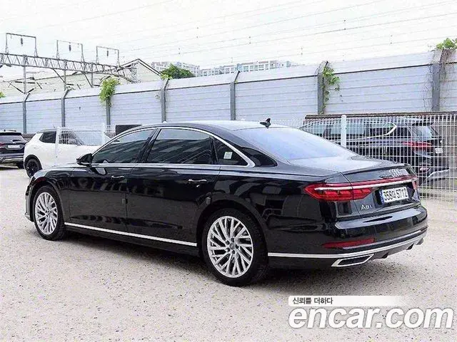 Audi A8 2020 — Фото 1/20