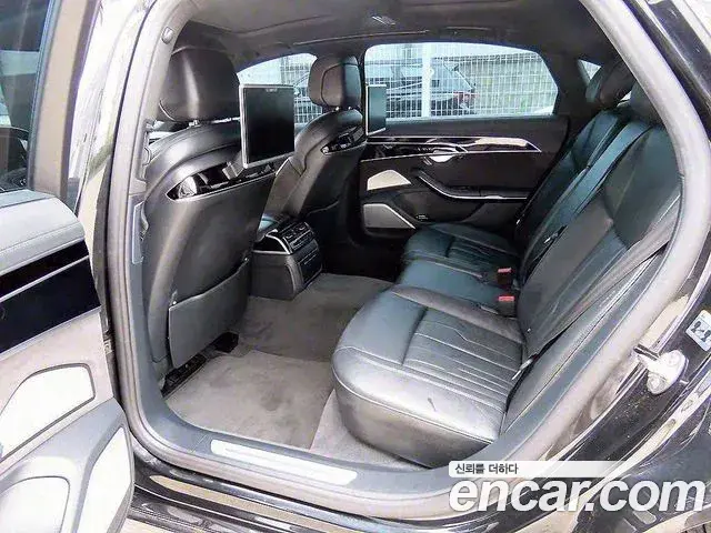 Audi A8 2020 — Фото 11/20
