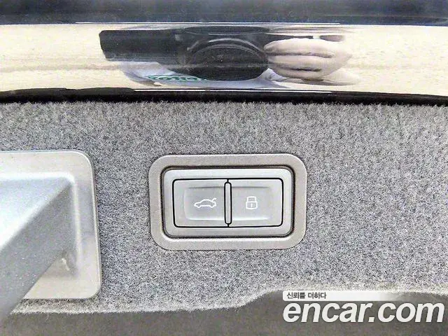 Audi A8 2020 — Фото 18/20