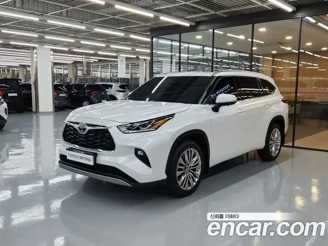 Toyota Highlander 2025 — Фото 1/20