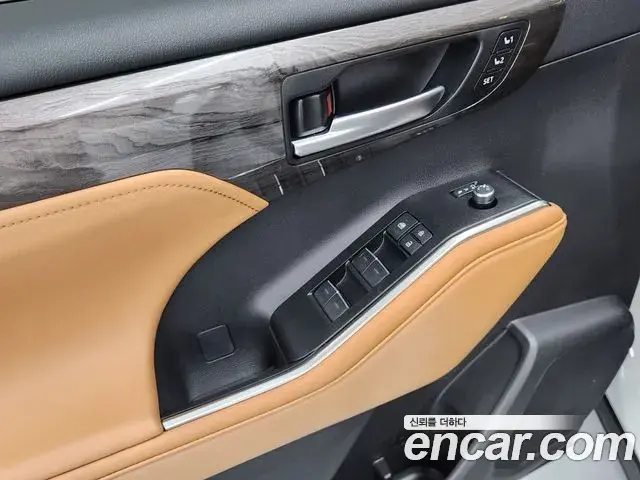 Toyota Highlander 2025 — Фото 12/20