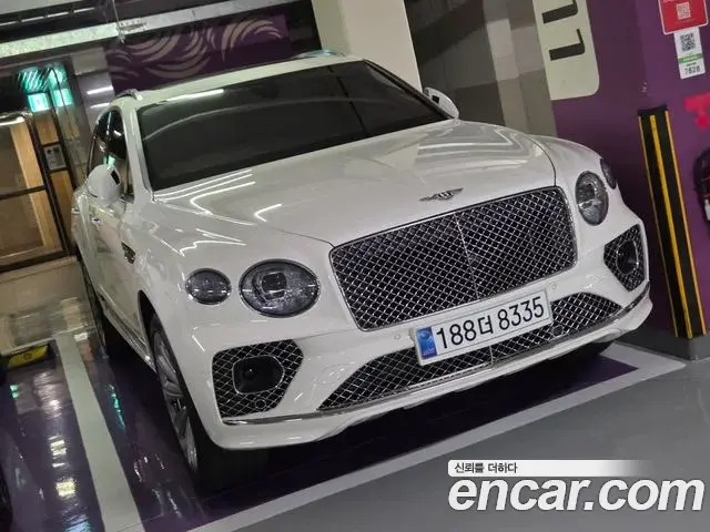 Bentley Bentayga 2021 — Фото 4/20
