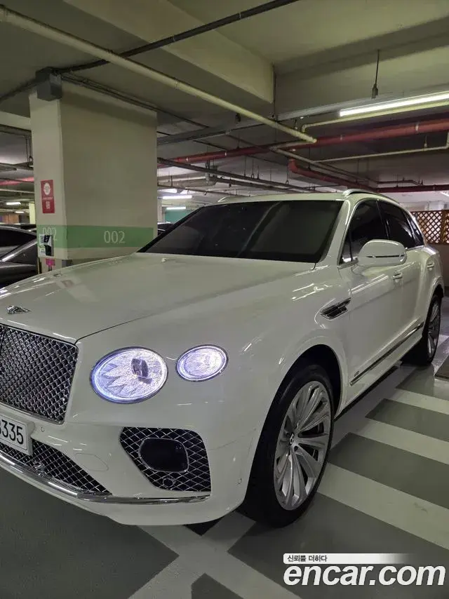 Bentley Bentayga 2021 — Фото 12/20