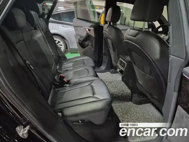 Audi Q7 2021 — Фото 19/20