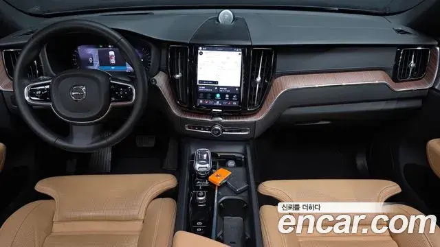 Volvo XC60 2023 — Фото 7/20
