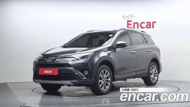 Toyota RAV4 2018 — Photo 3/32
