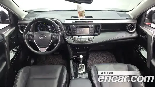 Toyota RAV4 2018 — Photo 32/32