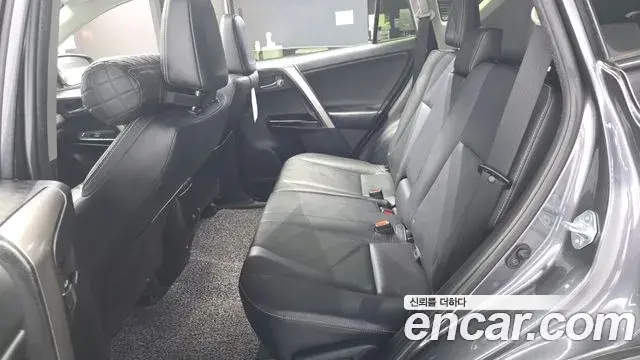 Toyota RAV4 2018 — Photo 26/32