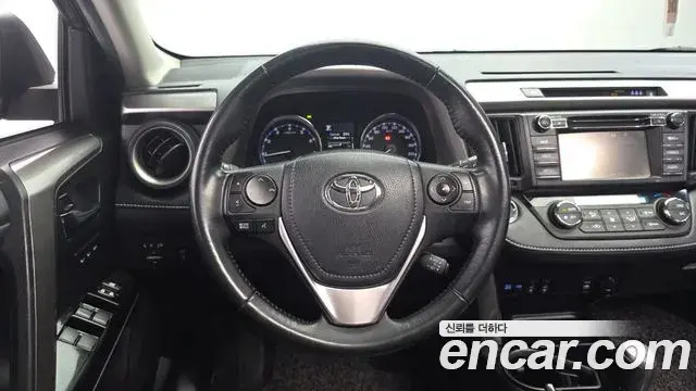 Toyota RAV4 2018 — Photo 10/32