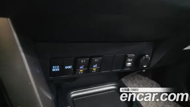 Toyota RAV4 2018 — Photo 2/32