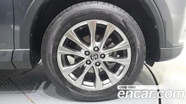 Toyota RAV4 2018 — Photo 18/32