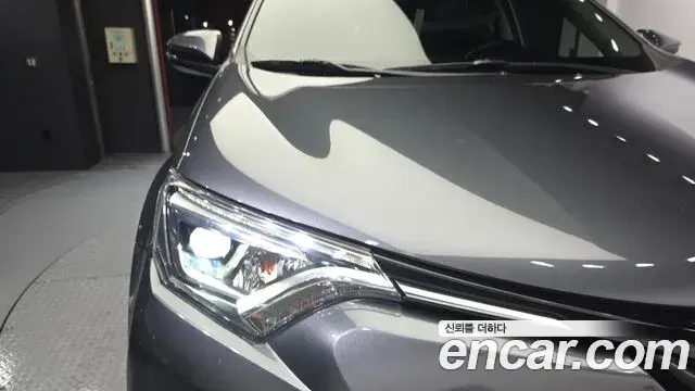 Toyota RAV4 2018 — Photo 17/32