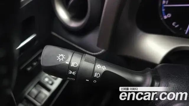 Toyota RAV4 2018 — Photo 19/32