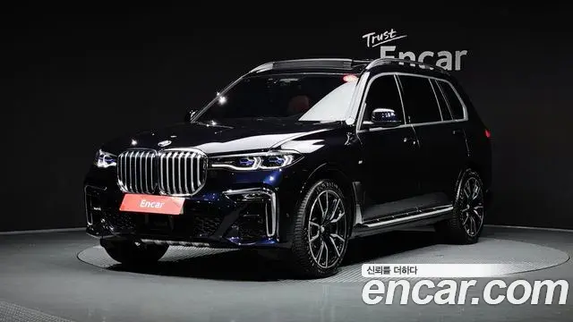 BMW X7 2022 — Фото 1/20