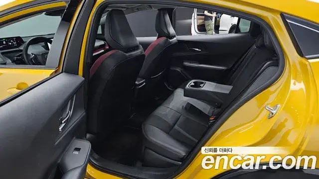 Toyota Prius 2023 — Фото 12/20