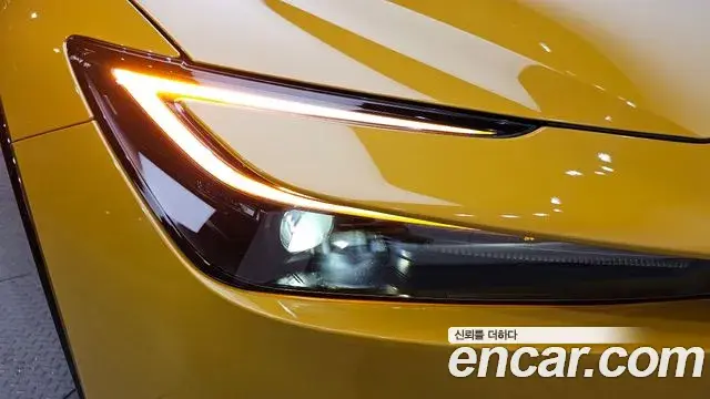 Toyota Prius 2023 — Şəkil 9/30