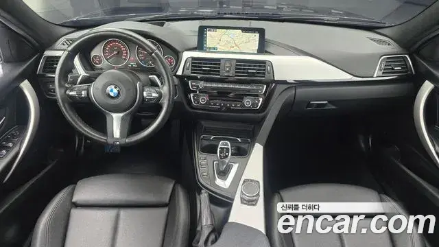 BMW 3 Series 2018 — Фото 11/20