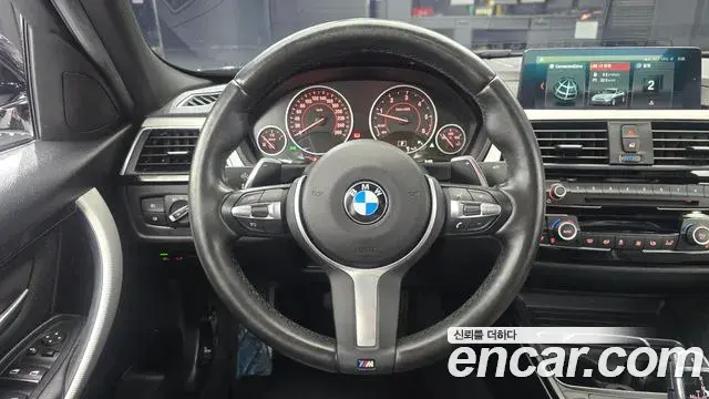 BMW 3 Series 2018 — Фото 14/20