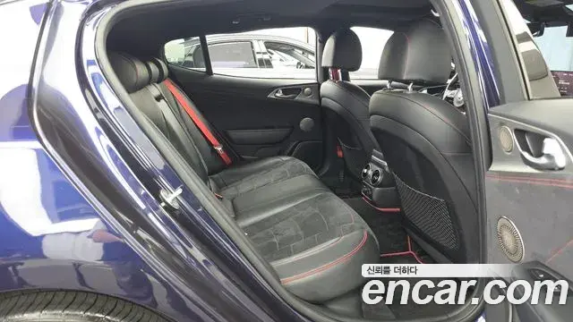 Kia Stinger 2020 — Фото 12/20