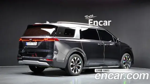Kia Carnival 2021 — Фото 2/20