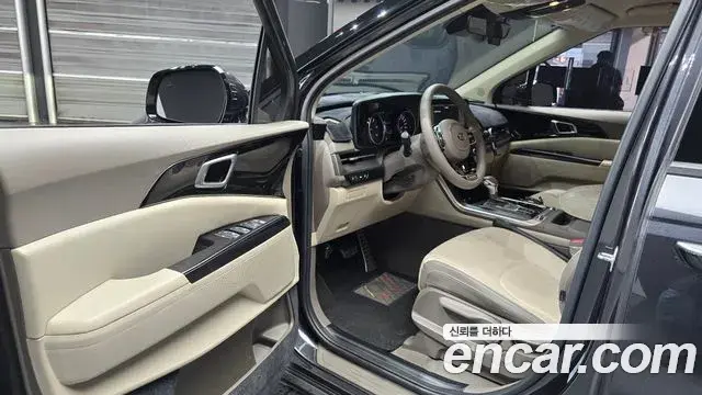 Kia Carnival 2021 — Фото 10/20