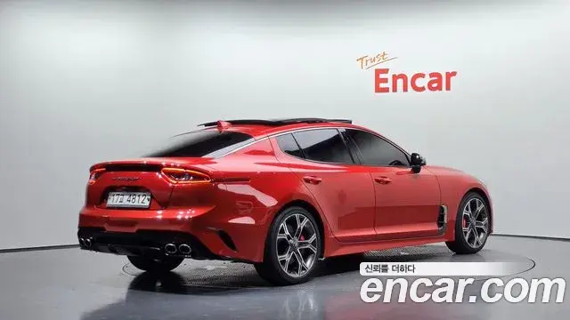 Kia Stinger 2018 — Фото 2/20